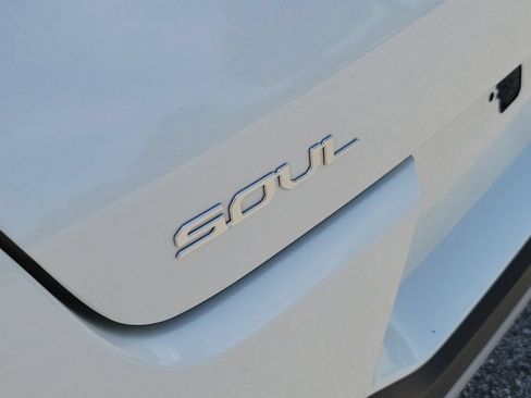 Used 2025 Kia Soul LX w/ LX Technology Package FWD image 6