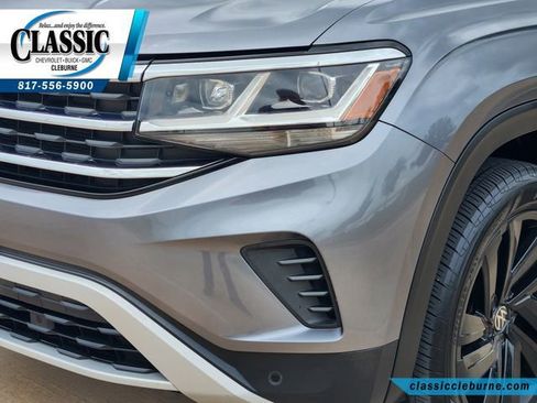 Used 2022 Volkswagen Atlas Cross Sport SE w/ Panoramic Sunroof Package FWD image 11