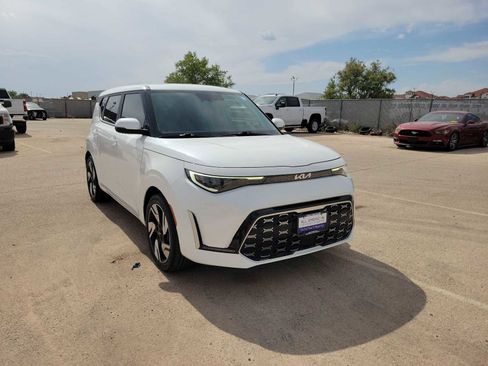 Used 2025 Kia Soul GT-Line w/ GT-Line Technology Package FWD image 2