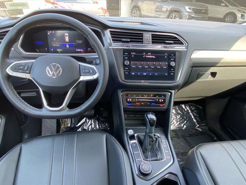 Certified 2022 Volkswagen Tiguan SE image 12