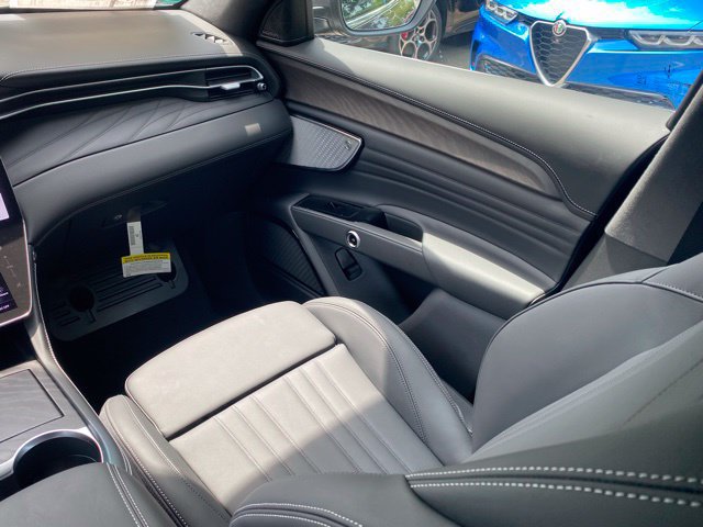 Used 2025 Maserati Grecale GT AWD/4WD image 42