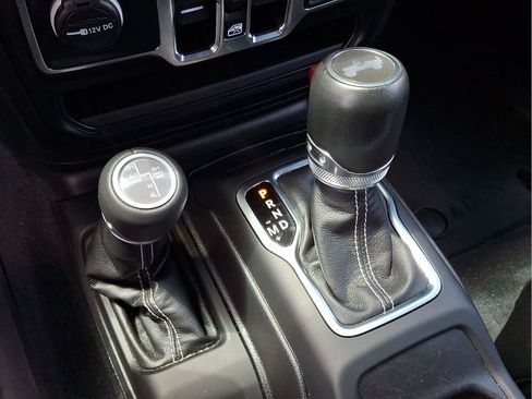 Used 2023 Jeep Wrangler Unlimited Sahara w/ Cold Weather Group AWD/4WD image 12
