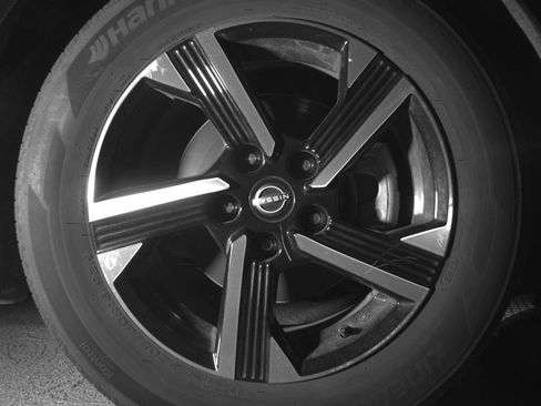 Used 2025 Nissan Sentra SV FWD image 13