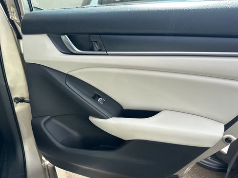 Used 2018 Honda Accord EX image 38