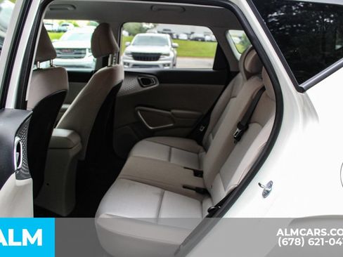 Used 2025 Kia Soul LX w/ LX Technology Package FWD image 17