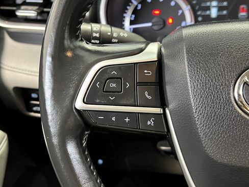 Used 2023 Toyota Highlander XLE image 36