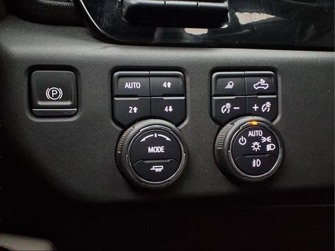 Used 2023 Chevrolet Silverado 1500 ZR2 w/ Technology Package image 19