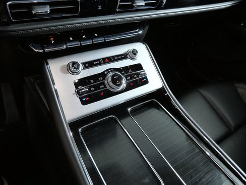 Certified 2022 Lincoln Aviator AWD w/ Premium Package image 16