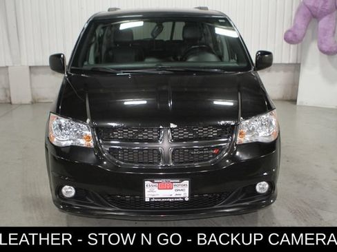 Used 2018 Dodge Grand Caravan SXT FWD image 2