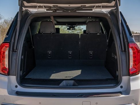 Used 2023 GMC Yukon XL SLT w/ SLT Premium Package image 28