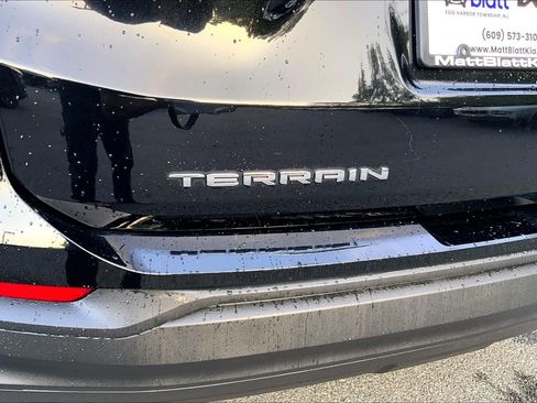 Used 2023 GMC Terrain SLE FWD image 16