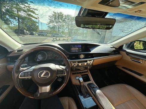 Used 2017 Lexus ES 350 w/ Luxury Package FWD image 6