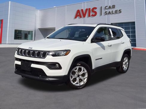 Used 2025 Jeep Compass Latitude w/ Sun & Sound Group AWD/4WD image 1
