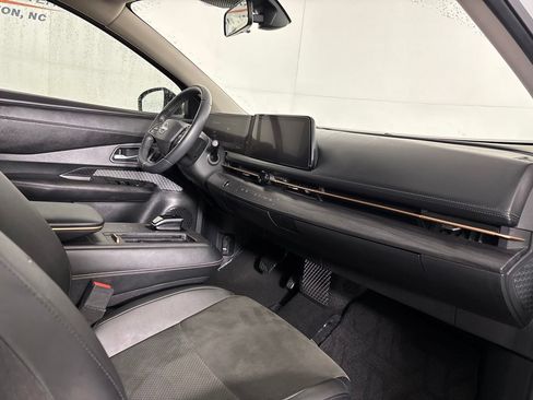 Used 2023 Nissan Ariya FWD image 26