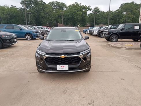 Used 2025 Chevrolet Trax LT w/ LT Convenience Package FWD image 5