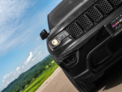 Used 2020 Jeep Grand Cherokee Altitude AWD/4WD image 13