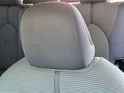 Used 2023 Toyota Highlander LE FWD image 16