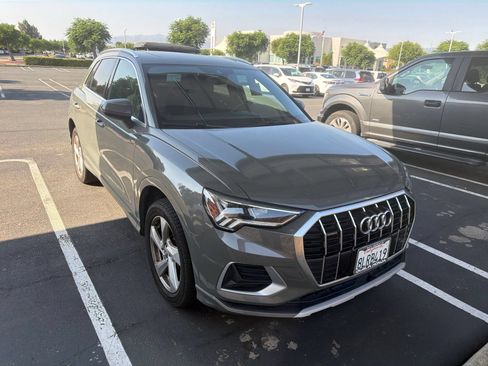 Used 2019 Audi Q3 2.0T Premium Plus AWD/4WD image 2