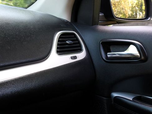 Used 2020 Dodge Journey SE w/ Blacktop Package image 12