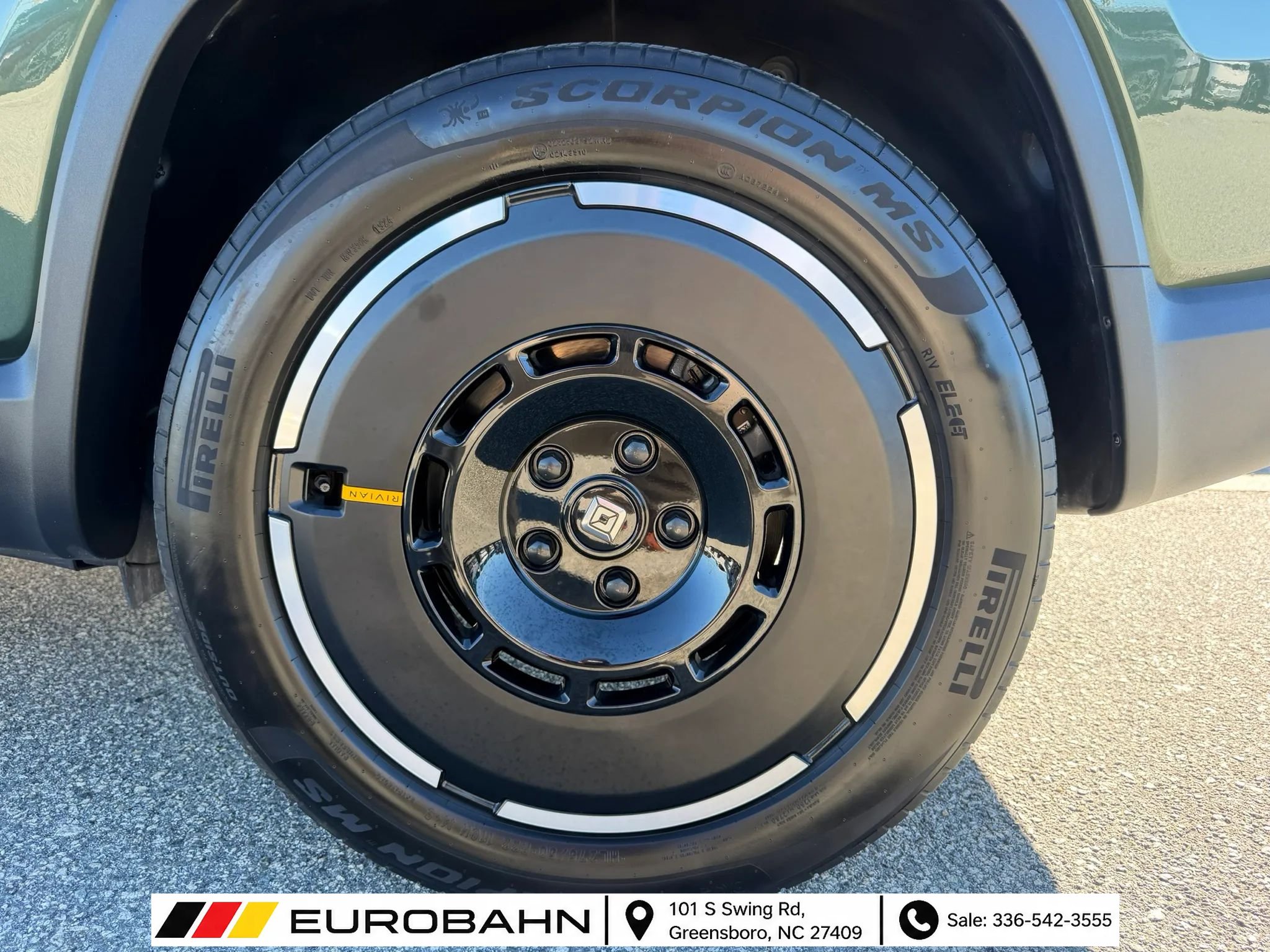 Used 2025 Rivian R1S Adventure Dual AWD/4WD image 24