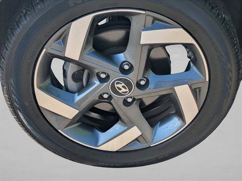 Used 2023 Hyundai Venue SEL FWD image 14