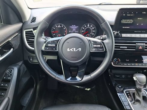 Used 2023 Kia Seltos EX AWD/4WD image 13
