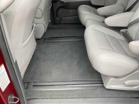Used 2015 Toyota Sienna XLE FWD image 31