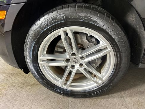 Certified 2023 Porsche Macan AWD/4WD image 15