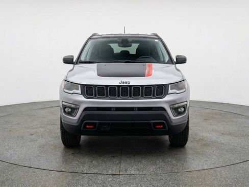 Used 2025 Jeep Compass Trailhawk image 2