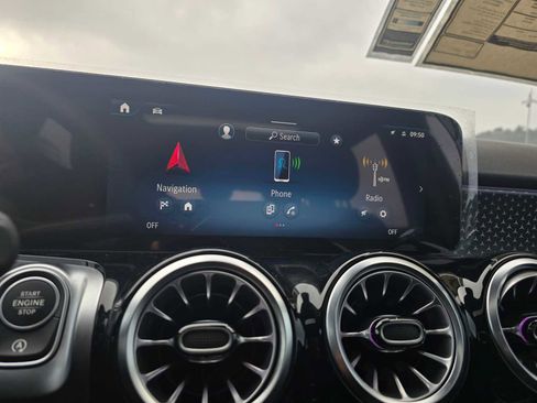 Used 2024 Mercedes-Benz GLB 250 GLB 250 image 29