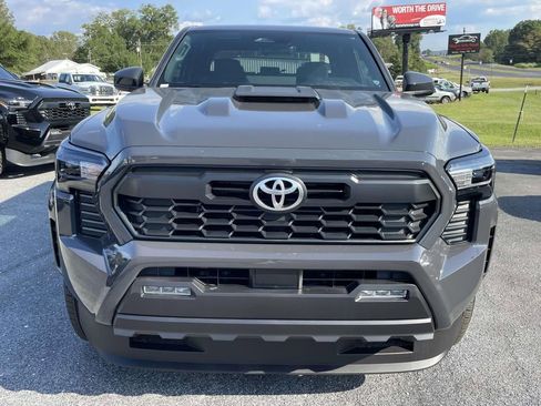 Used 2025 Toyota Tacoma TRD Sport image 7
