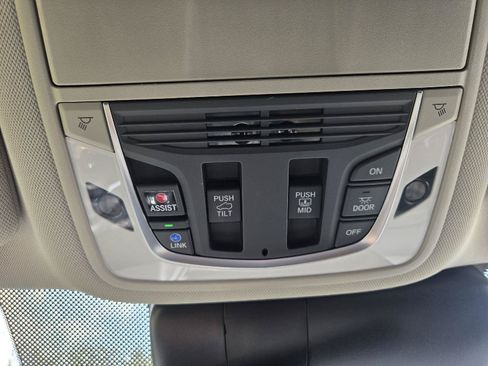 Used 2025 Acura RDX SH-AWD w/ Advance Package image 24