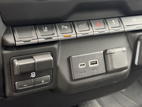 Used 2026 Chevrolet Silverado 2500 Custom w/ Custom Value Package image 27