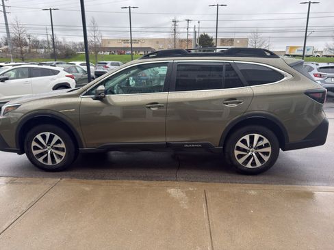 Used 2020 Subaru Outback Premium image 6