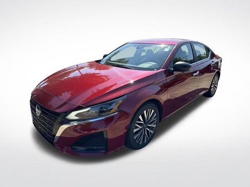 Used 2025 Nissan Altima 2.5 SV FWD image 3