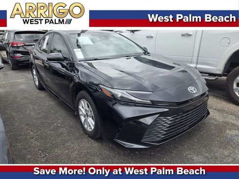 Used 2025 Toyota Camry LE w/ Convenience Package FWD image 1