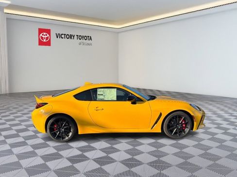 New 2026 Toyota GR86 YUZU Limited image 2