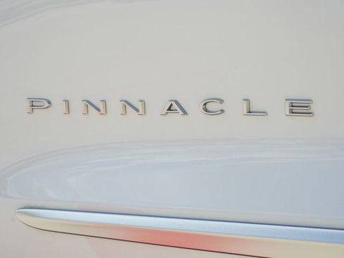 Used 2024 Chrysler Pacifica Pinnacle w/ Trailer Tow Group image 8
