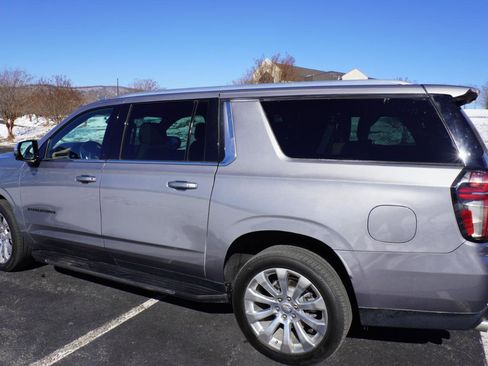 Used 2023 Chevrolet Suburban Premier image 6