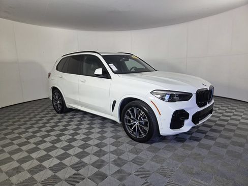 Used 2022 BMW X5 xDrive40i w/ M Sport Package AWD/4WD image 2