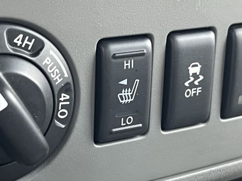 Used 2014 Nissan Frontier SV w/ SV Value Truck Package AWD/4WD image 32