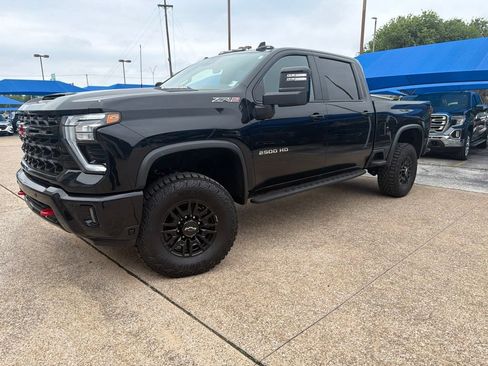 Used 2025 Chevrolet Silverado 2500 ZR2 w/ Technology Package AWD/4WD image 1