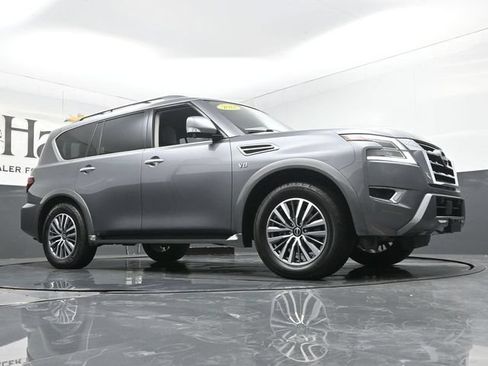 Used 2022 Nissan Armada SL w/ Captain's Chairs Package AWD/4WD image 2