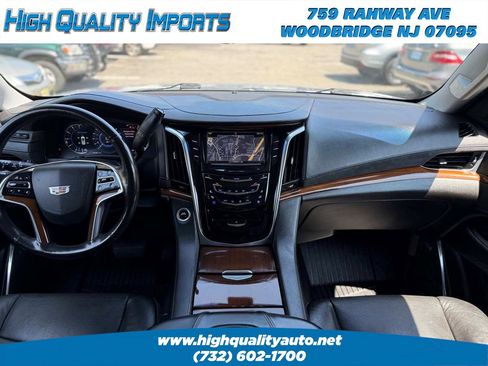 Used 2018 Cadillac Escalade Luxury AWD/4WD image 29