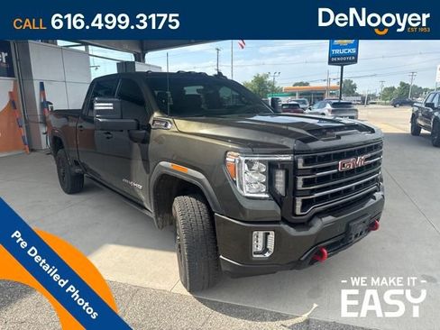 Used 2023 GMC Sierra 2500 AT4 w/ AT4 Premium Plus Package AWD/4WD image 3