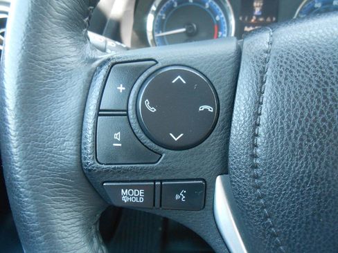 Used 2018 Toyota Corolla SE image 17