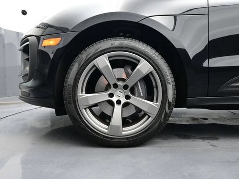Certified 2025 Porsche Macan AWD/4WD image 6
