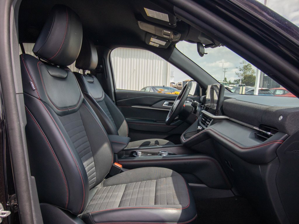 Used 2025 Ford Explorer ST-Line w/ ST-Line Street Pack AWD/4WD image 19