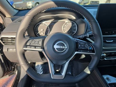 Used 2024 Nissan Altima 2.5 SV w/ SV Premium Package AWD/4WD image 14