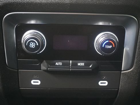 Used 2021 Chevrolet Suburban Z71 AWD/4WD image 15